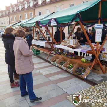 Božična tržnica na Glavnem trgu v Ljutomeru 1